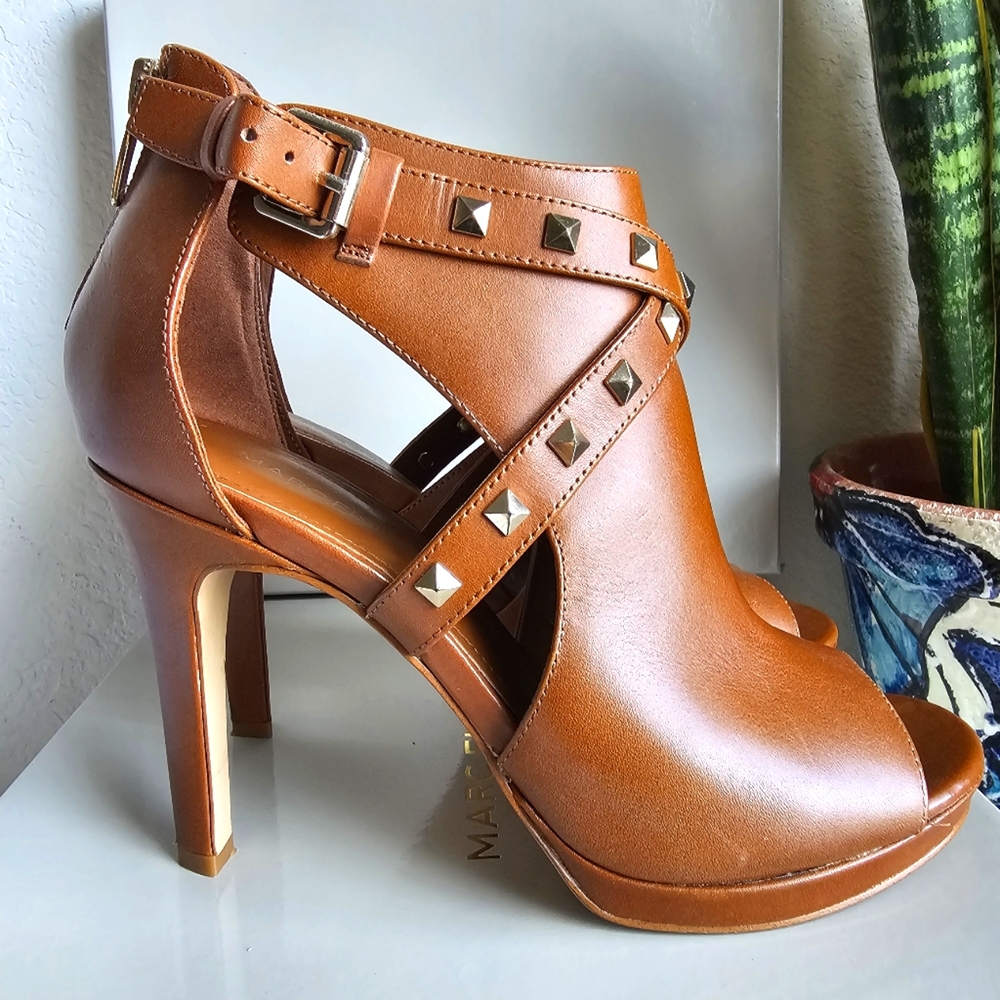 Marc Fisher Mahiya size 8 brown
